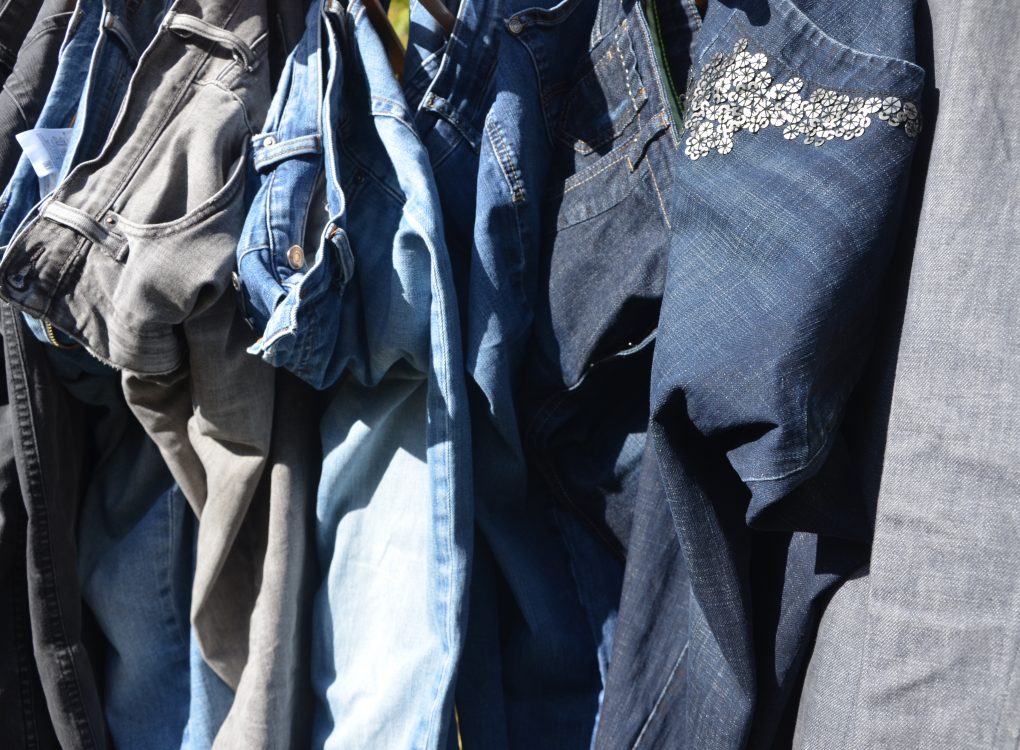 Jeans aus dem Kasten